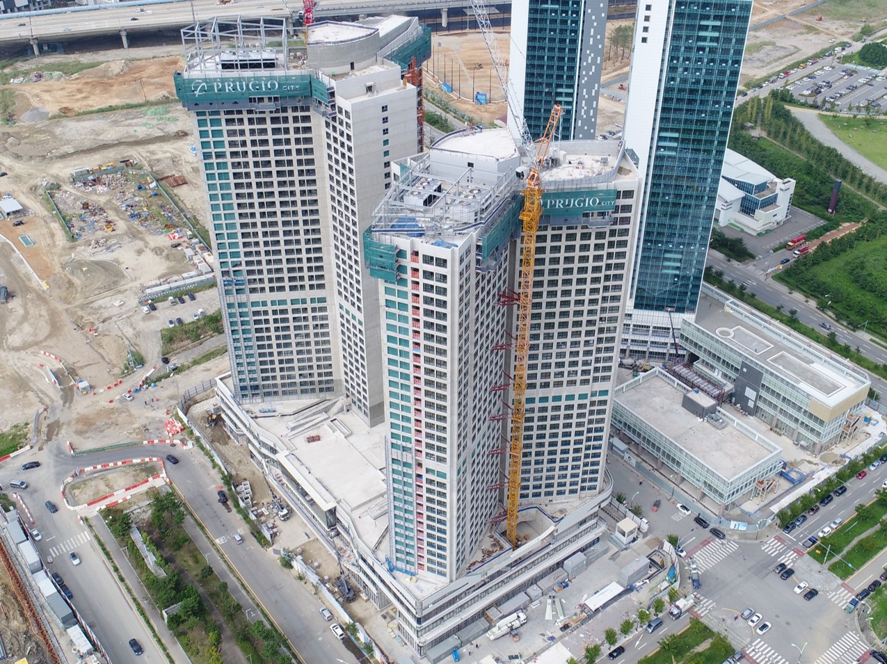 INCHEON | Songdo Landmark Prugio City | 121m | 398ft | 36 fl x 2 | Com ...